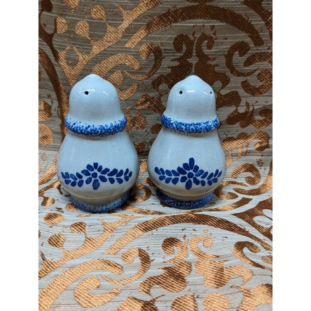Vintage‎ Cottagecore salt and pepper stoneware with blue pattern